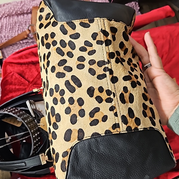 Chico Satchel leopard print with gold accents - Picture 4 of 4